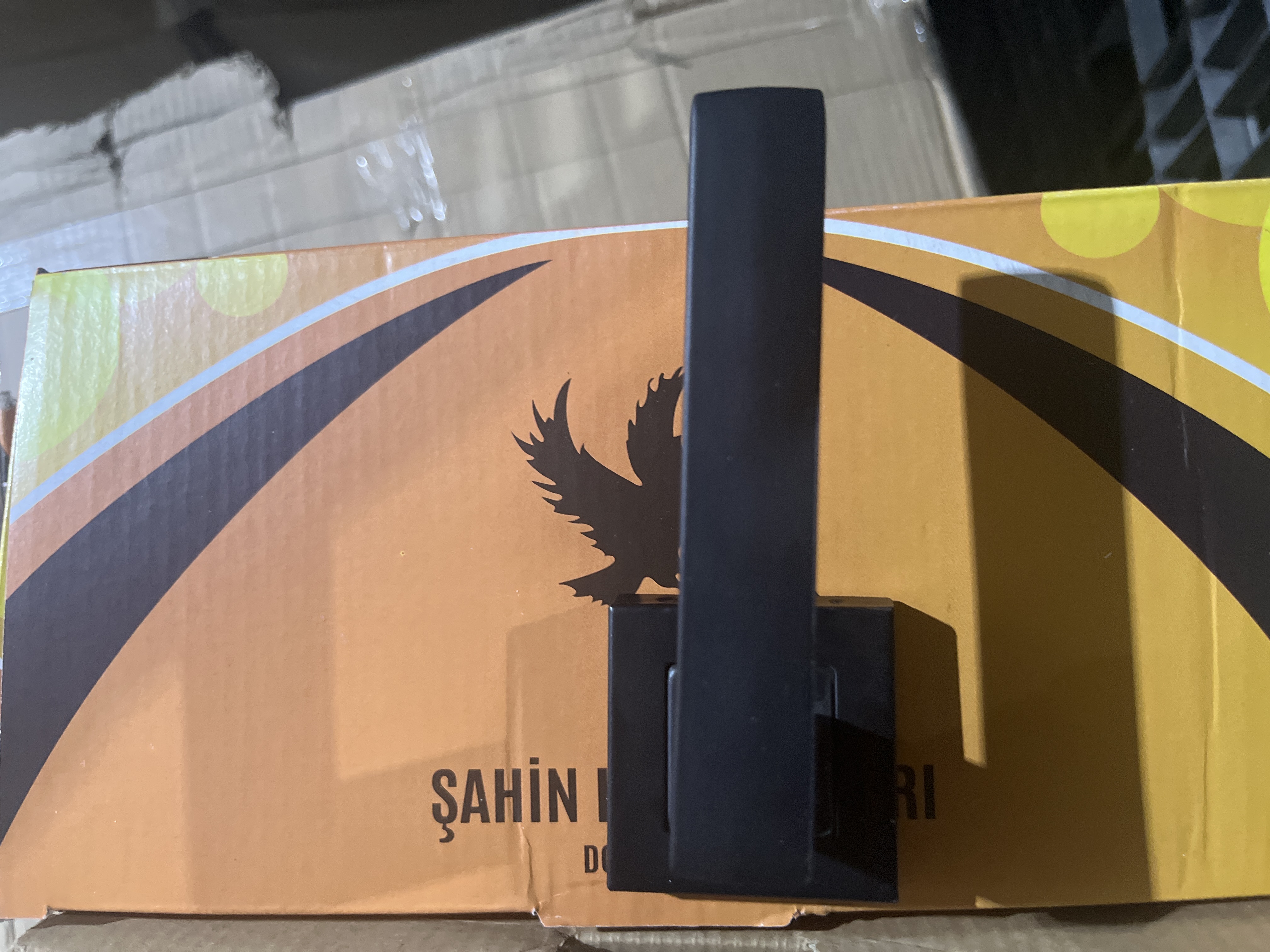 ٢ پارچەی لامە ئاسن